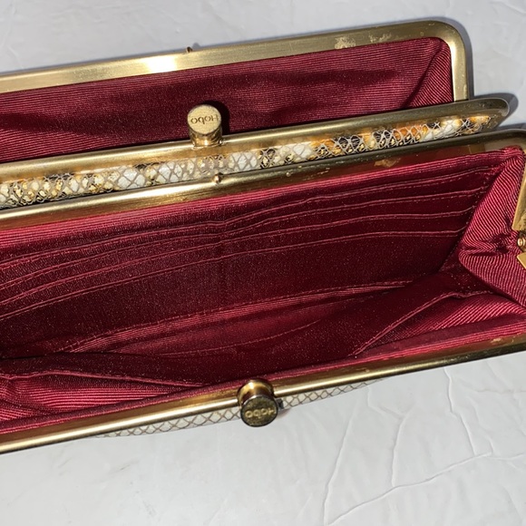 Hobo Lauren gold cream wallet - Picture 5 of 11